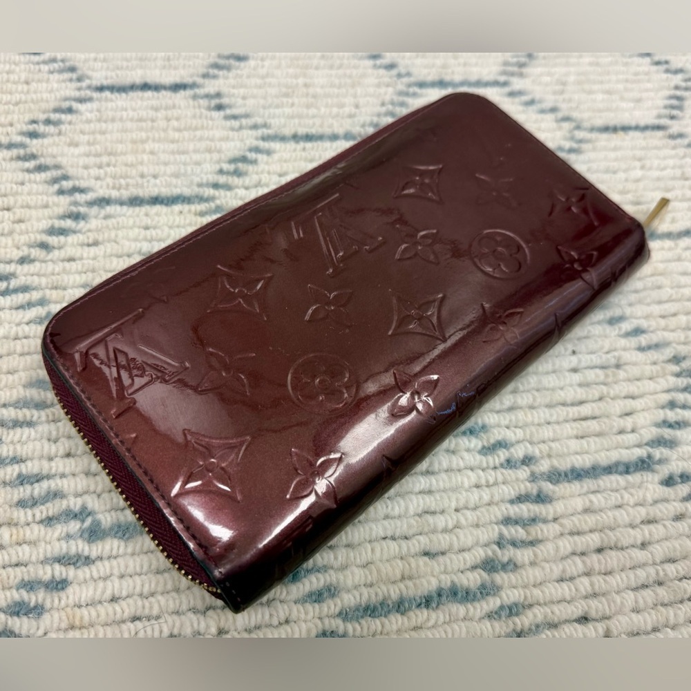 LOUIS VUITTON Classic Monogram Burgundy Vernis Patent Leather Zippy Chic Wallet - Picture 7 of 16